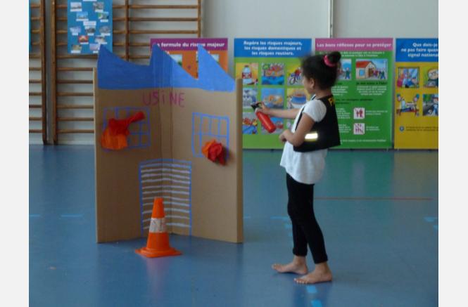 Éduquer aux risques majeurs par l'acrosport et le théâtre